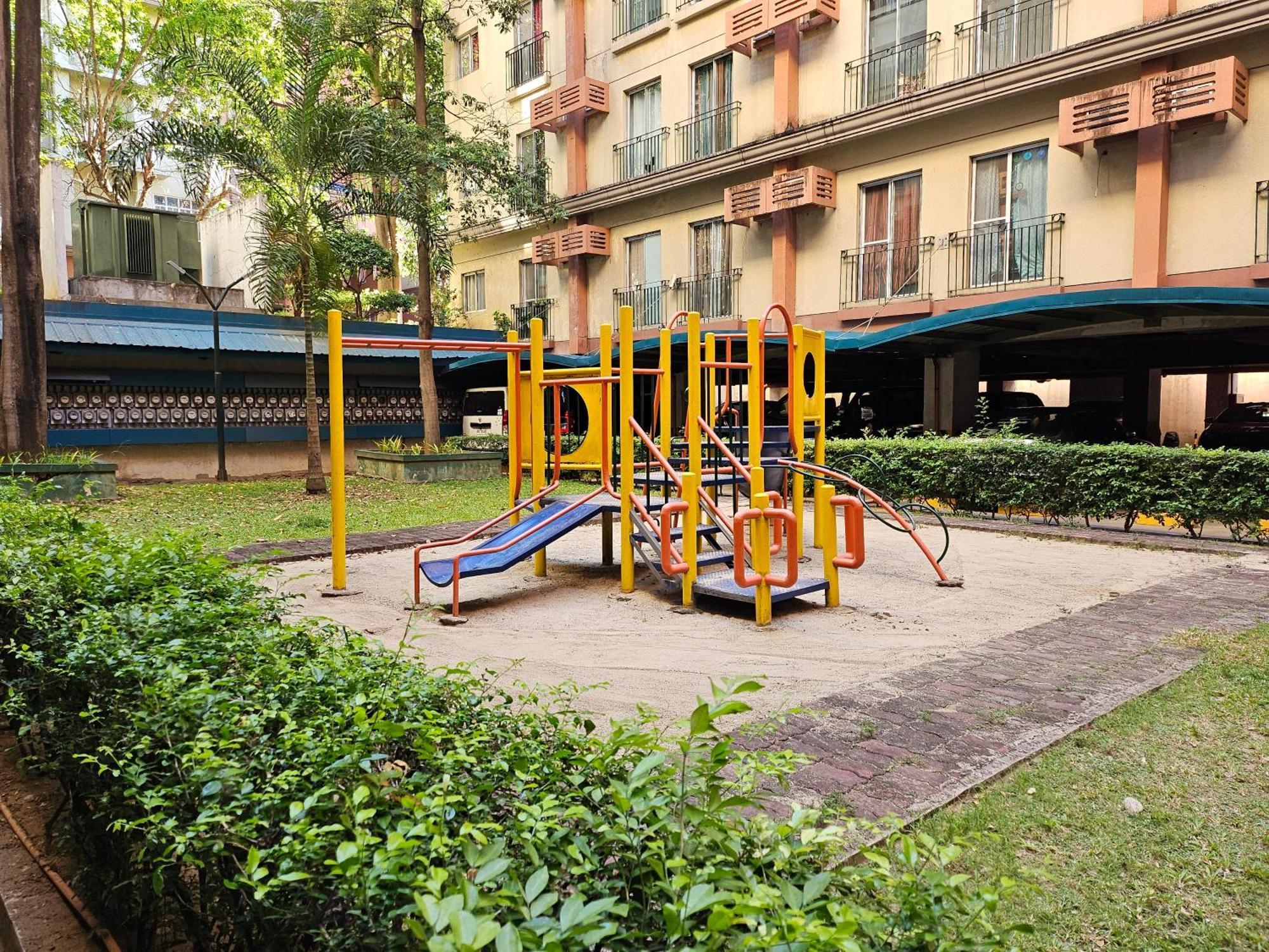 Cozy 2Br Staycation With Balcony Chateau Elysee For 4-6 Pax Paranaque City Екстериор снимка
